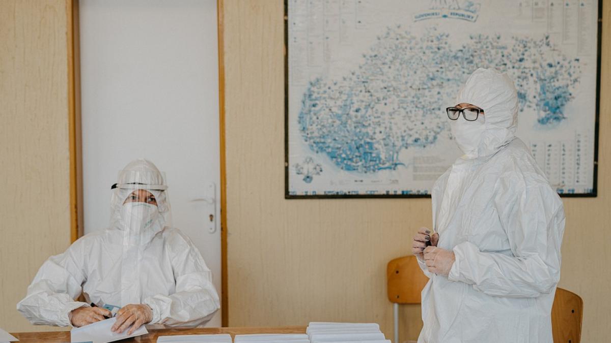 angajatii-dsp--jigniti-si-scuipati-de-persoanele-carantinate--la-aeroportul-suceava_07105200