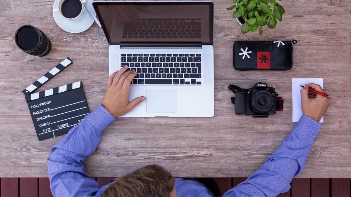 film_laptop_pxb_57804300