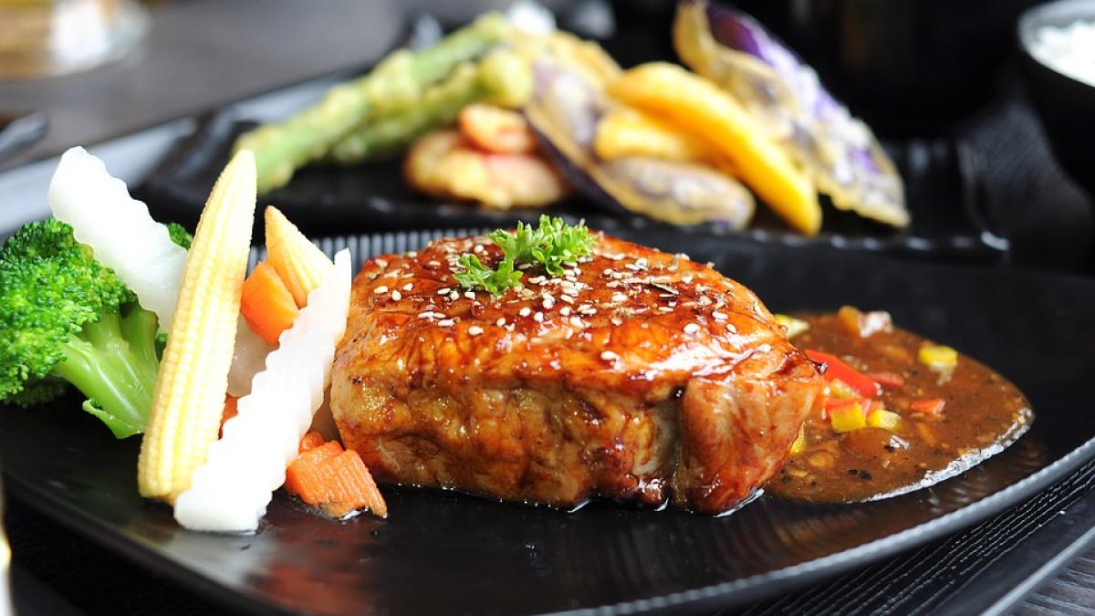 friptura-de-porc-cu-bere--reteta-de-senzatie-pentru-masa-de-craciun_27449000