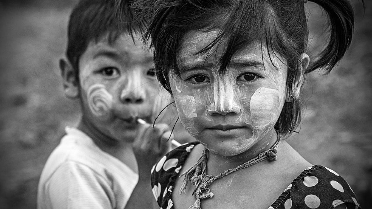 mai-multi-elefanti-din-thailanda-au-impartit-elevilor-masti-sanitare-si-gel-dezinfectant--sunt-atat-de-bucuros--imi-bate-inima-foarte-tare_50634100