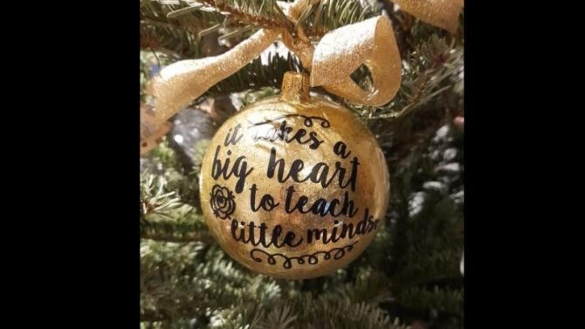 brad-craciun-glob_33019700