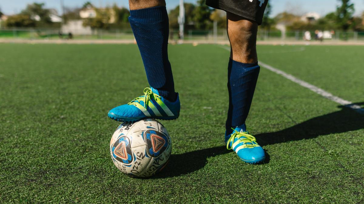 fotbal_pexels_02007800