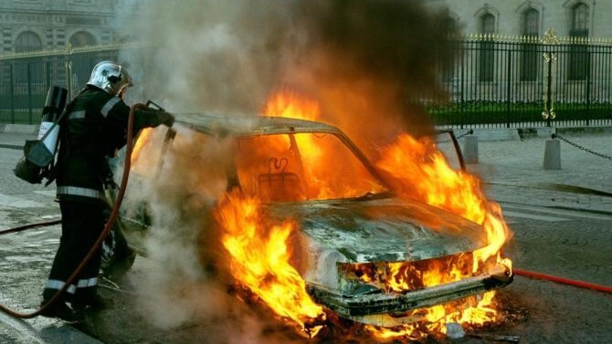 barbat-masina-foc-restrictii_50012800