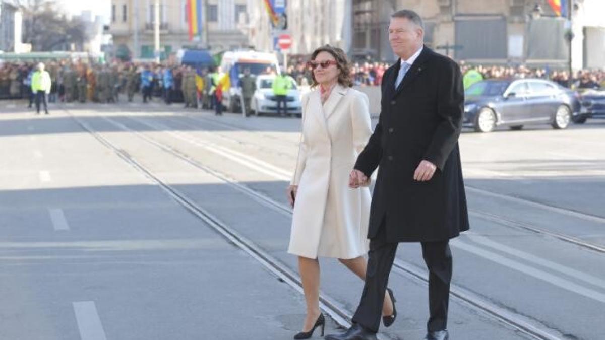 designerul-andreea-tincu--despre-tinutele-purtate-de-carmen-iohannis-nu-le-plateste--le-poarta-si-apoi-le-inapoiaza_83902400