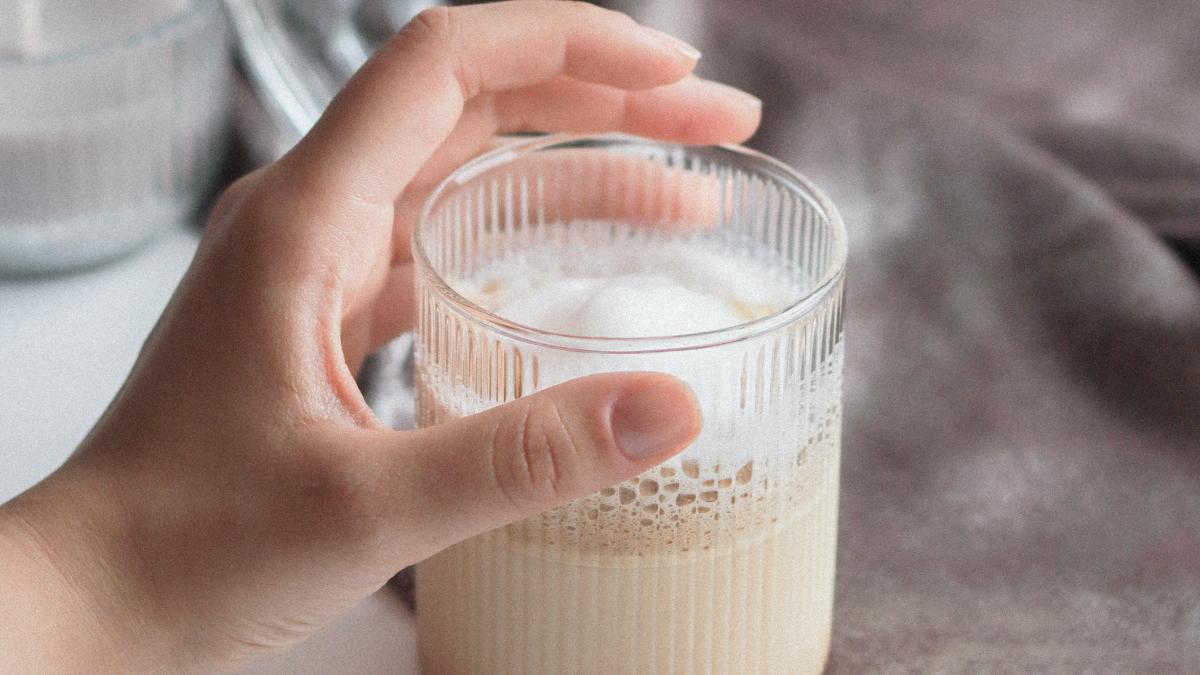 bautura-care-ti-curata-colonul-de-toxine--ai-nevoie-de-apa-si-trei-ingrediente-banale_45642500