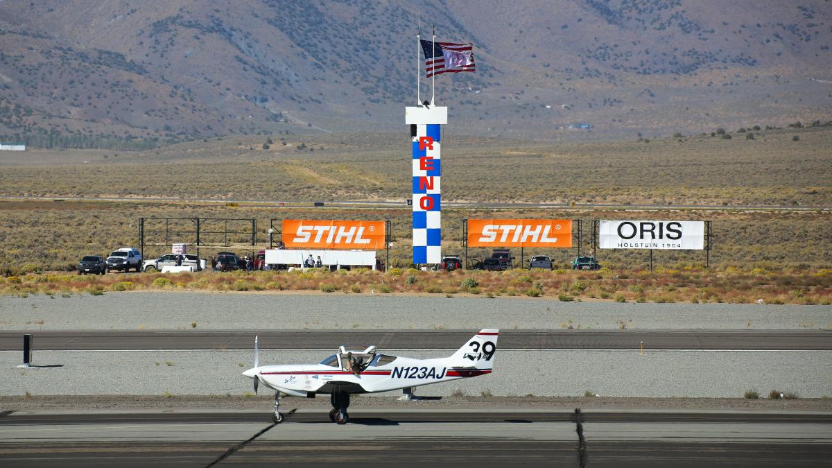 pilotul-unui-avion-mic-salvat-in-ultima-clipa_47583900