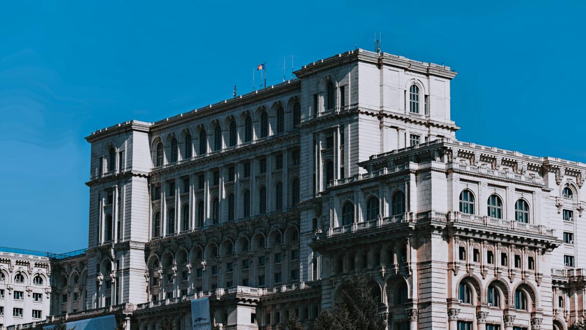 curtea-din-jurul-parlamentului-florin-citu_01518300