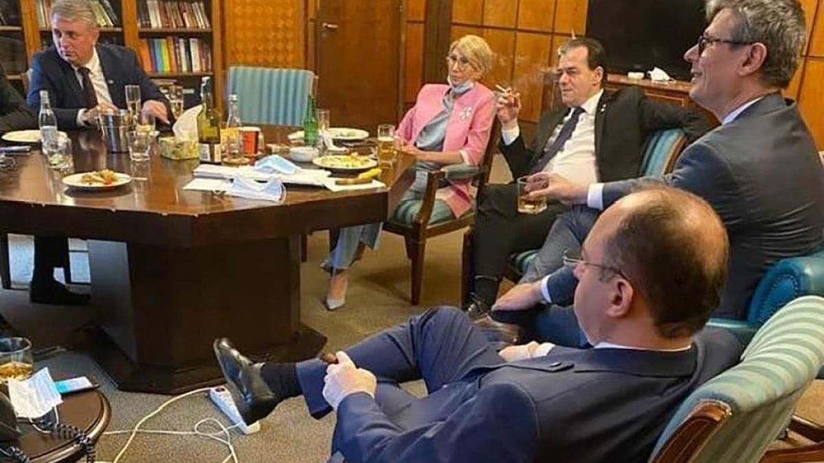 orban-petrecere-guvern_24681400