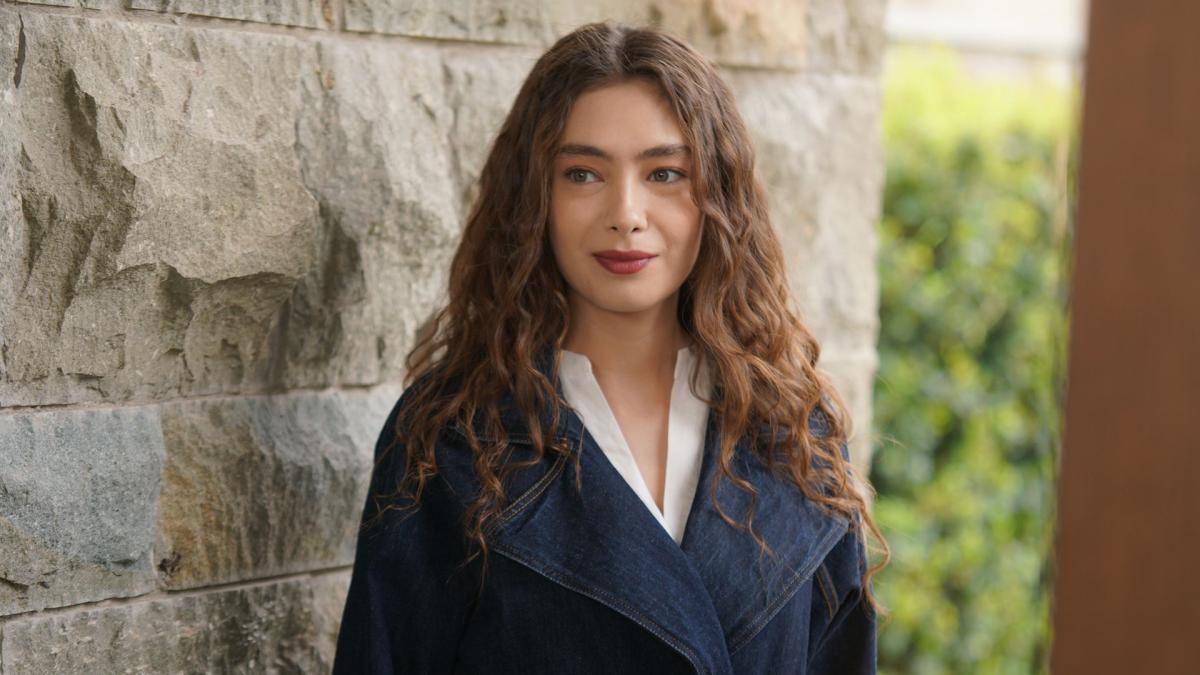 neslihan-atagul_26160500