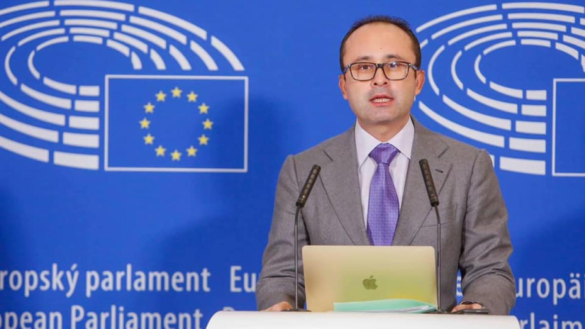 busoi_vaccinare_politicieni_romania_fb_47746300