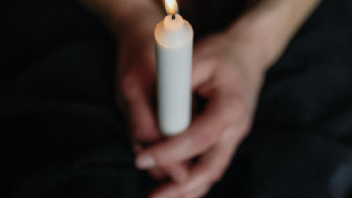 lumanare_doliu_pexels_79408900