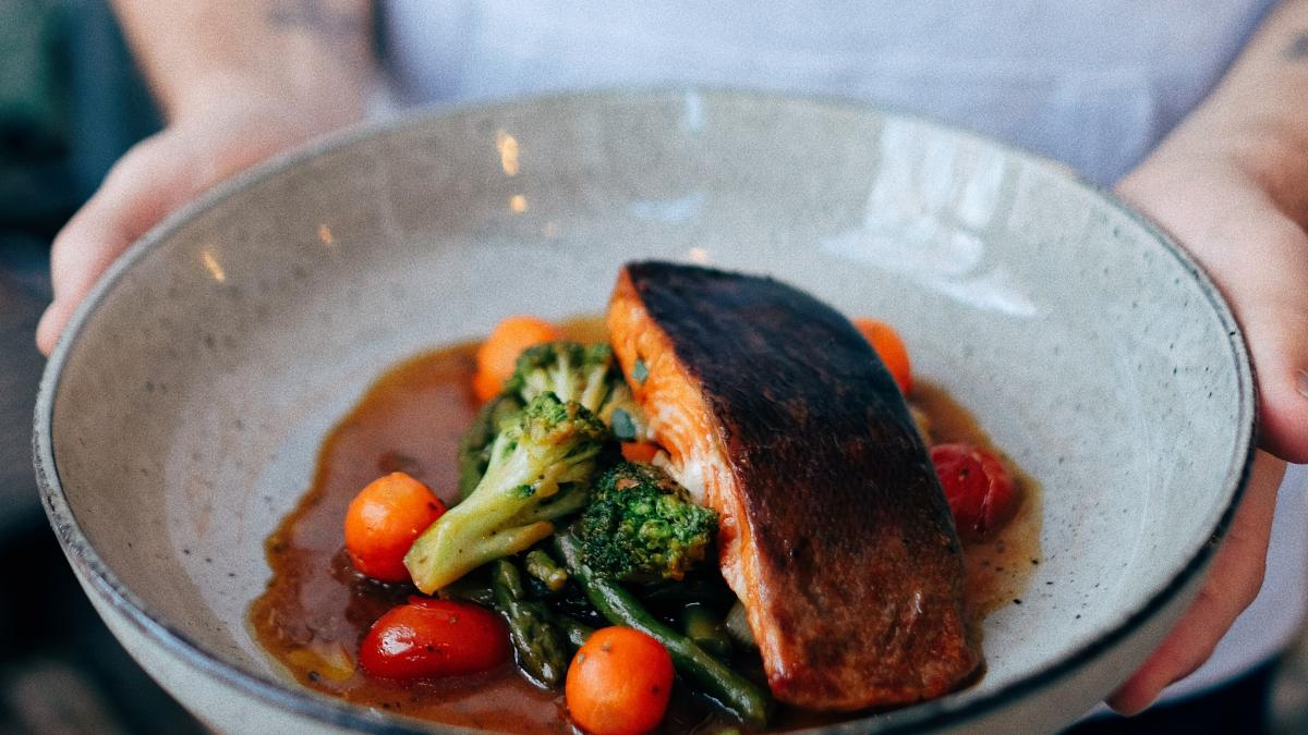 reteta-de-peste-cu-legume-la-cuptor_00509600