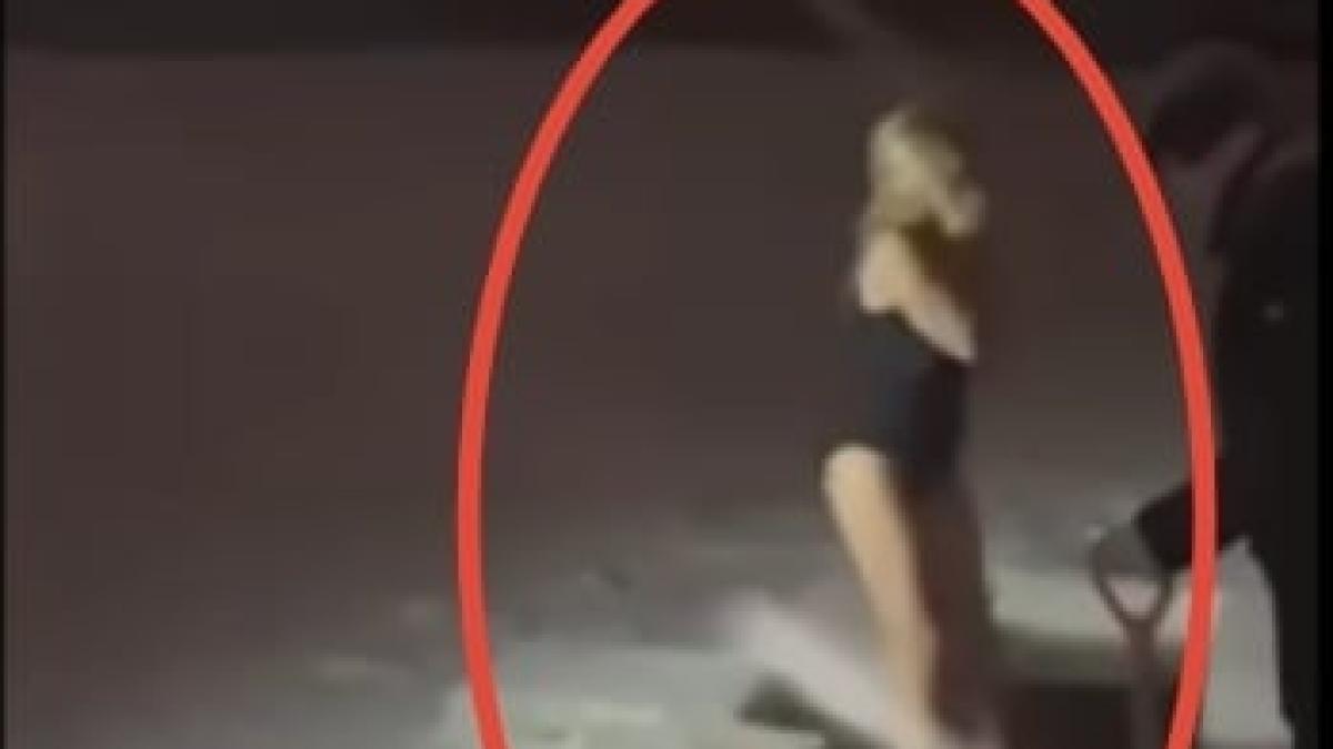 rusia-femeie-ape-inghetate_33746400