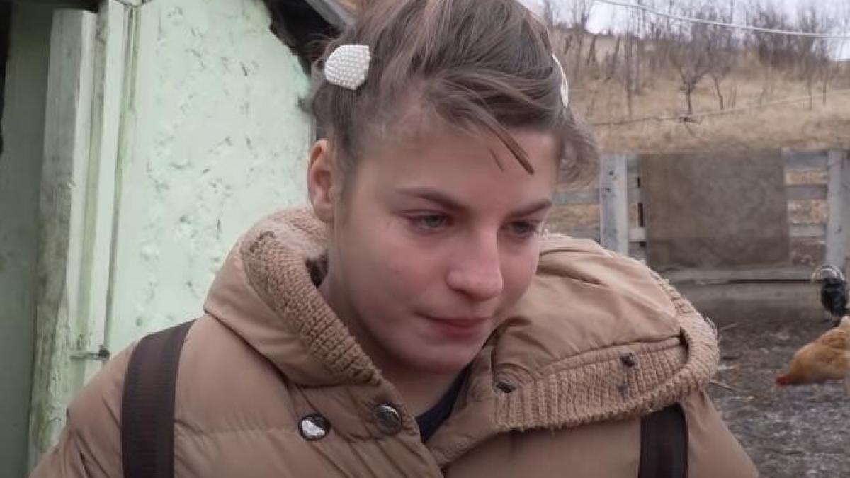 mi-ar-placea-sa-devin-croitoreasa--dar-nu-vreau-sa-imi-fac-sperante--o-eleva-de-16-ani-merge-26-de-km-pentru-a-ajunge-la-scoala-e-greu--dar-nu-am-ce-sa-fac_91300700