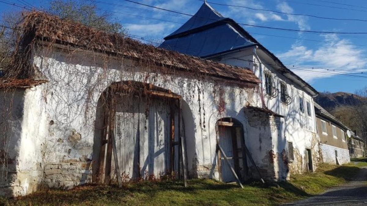 casa-rosia-montana_97353000