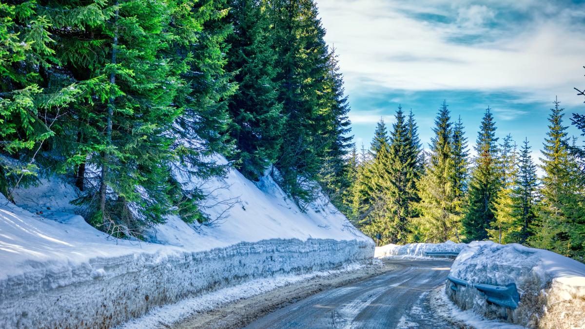 transbucegi-s-a-inchis-sectorul-de-drum-restrictionat-circulatiei-rutiere_66396200