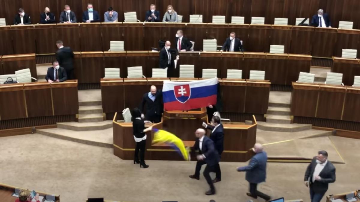 slovacia-parlament-agresiune_56697000