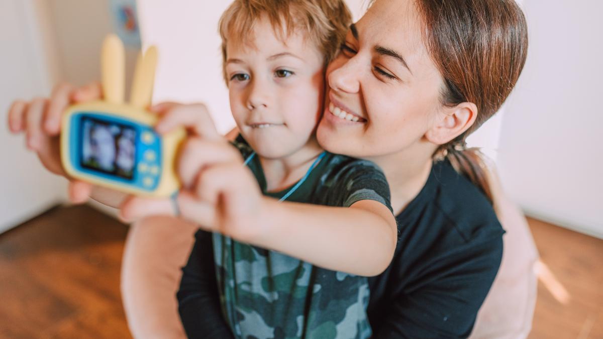 nu-mai-duce-copilul-cu-forta-la-biserica--mama--criticata-pentru-cum-isi-creste-fiul-in-postul-craciunului--copiii-au-mancat-prajituri--la-scoala--n-am-fost-acolo-sa-l-opresc_76981900