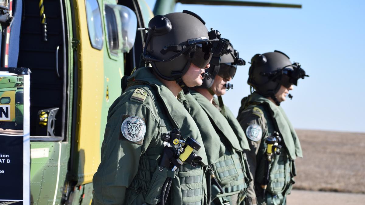 militari-americani-localnici_03781000