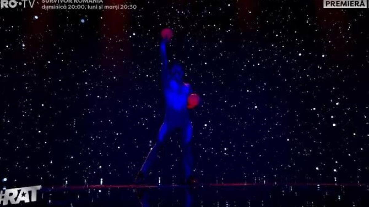 romanii-au-talent--momentul-inedit-care-i-a-hipnotizat-pe-jurati--toata-sala-a-fost-in-picioare-2_69595600