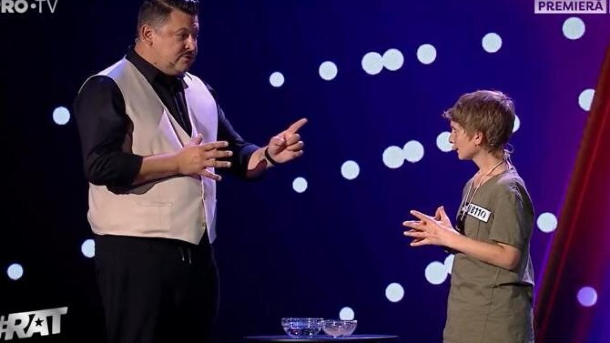 romanii-au-talent--bombonel-purificat-de-alexandru-pargaru-nu-mi-strica-chakrele-in-mine--babele-de-acasa-scuipa-televizorul-video_59969500