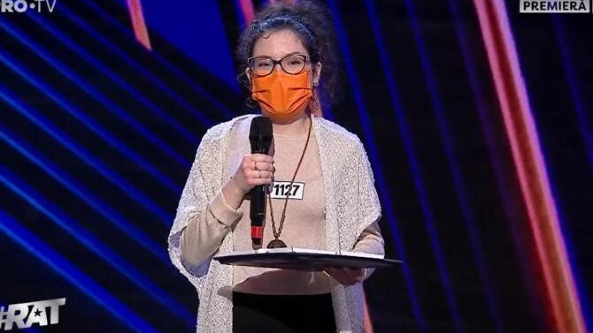 romanii-au-talent--11-februarie--casiana--16-ani-in-spatele-mastii-nu-am-avut-niciodata-prieteni--imi-place-viata--chiar-daca-sufar_92219400