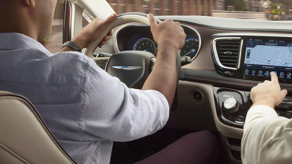 chrysler-recheama-masini-service-facebook_46961700