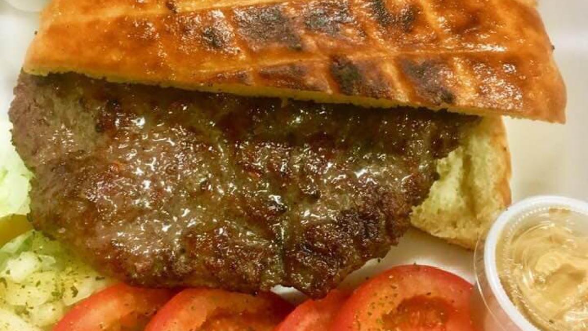 pljeskavica-sarbeasca--reteta--cum-se-pregateste-deliciosul-preparat_22735700