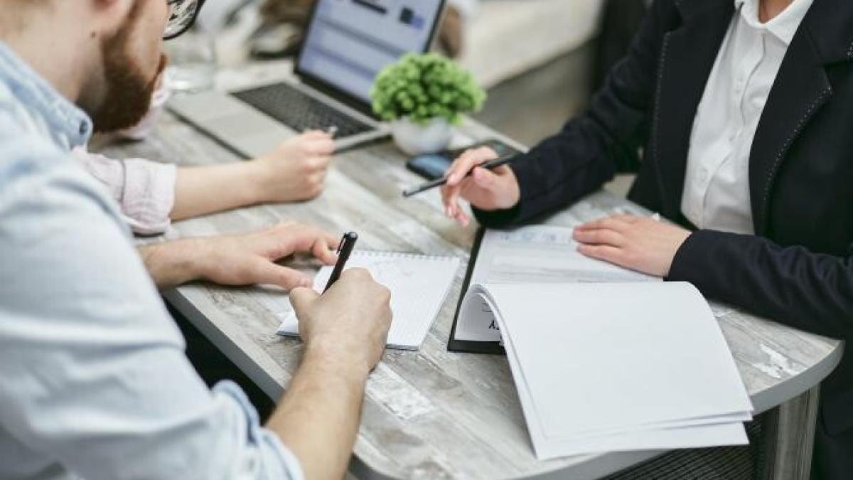 ministerul-finantelor-vine-in-spijinul-conducatorilor-auto-cu-un-proiect-de-plafonare-a-politelor-rca-pexels_75994600