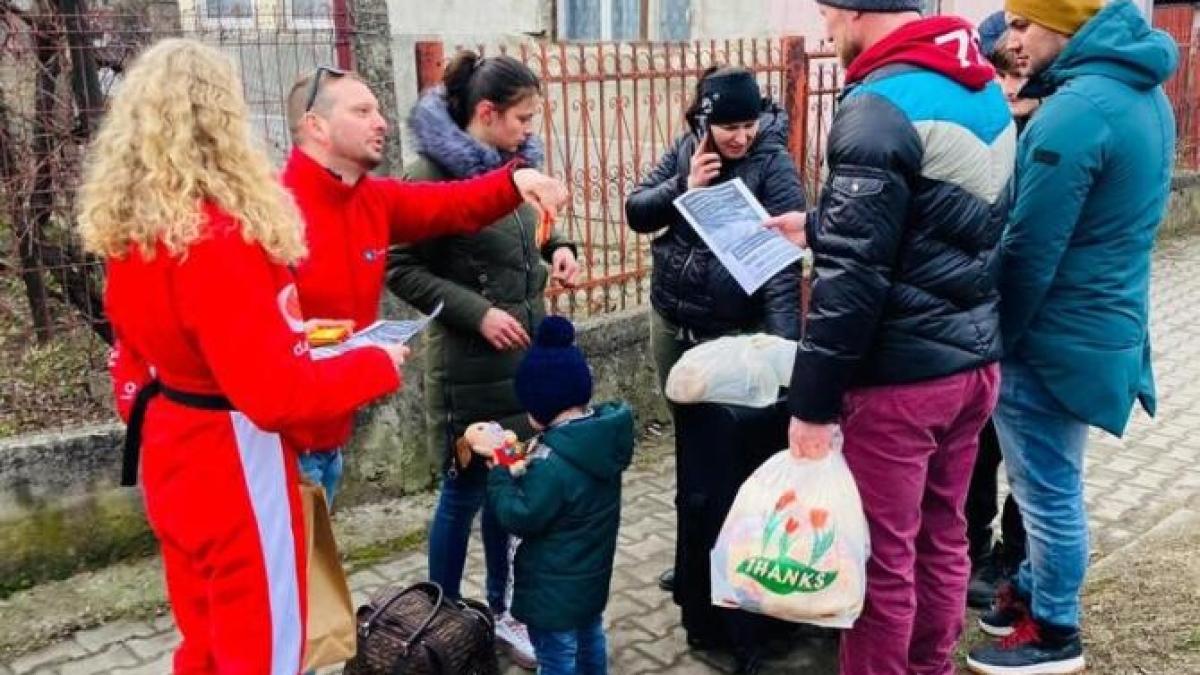 migrantii-care-trec-granita-in-romania-primesc-cartele-vodafone-2_76478300