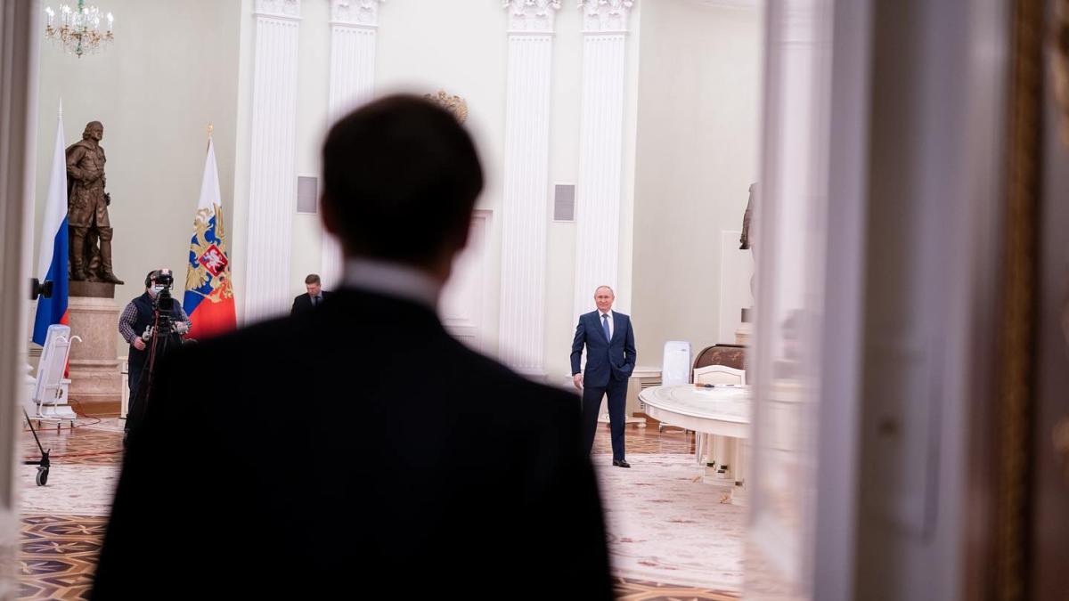 macron-l-a-sunat-pe-putin--zelenski-a-fost-contactat-imediat-dupa-conversatia-telefonica_31341700