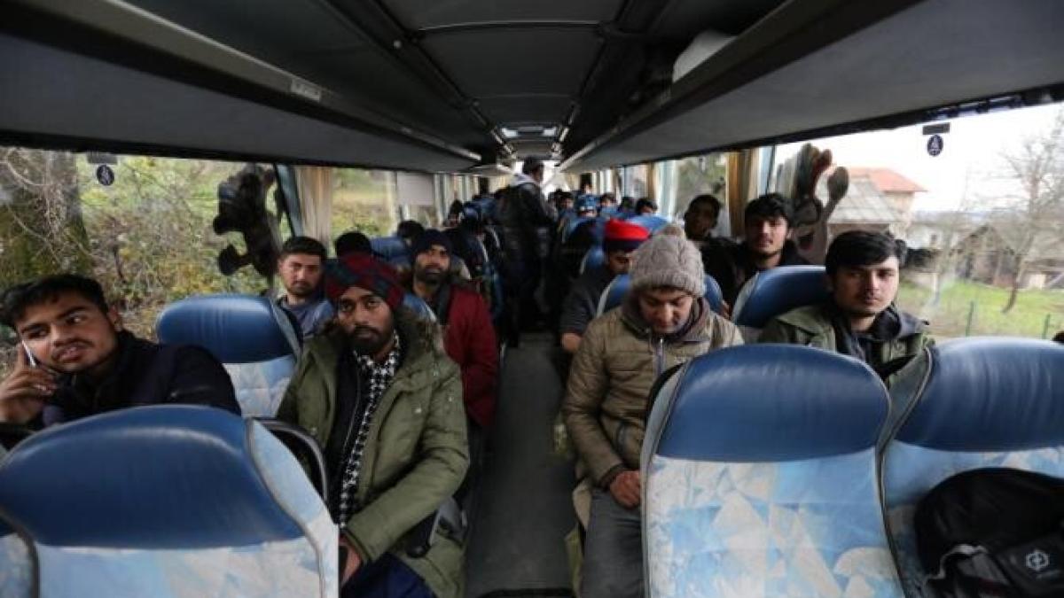 autocar-cu-refugiati_13158600