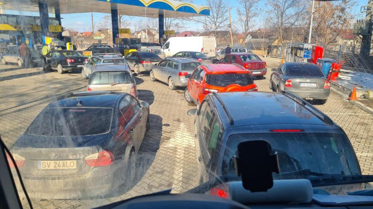 romania_cozi_benzinarie_fb_12408400