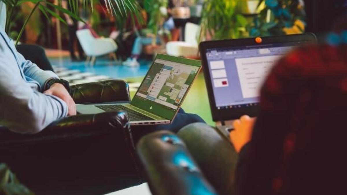 work-vacation_31037900