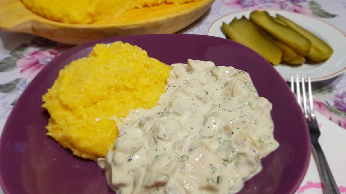 ciulama-de-ciuperci-cu-pui--reteta-romaneasca_83984800