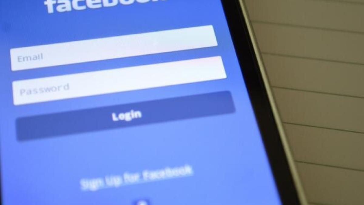 facebook_ilustrativ_telefon_pxhere_42868700