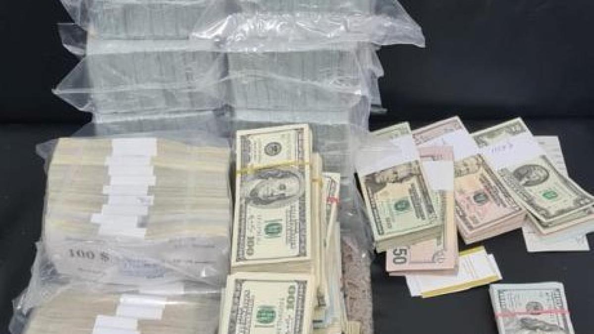 familie-din-ucraina--cu-1-6-milioane-dolari-si-peste-50-000-euro-la-vama-albita-2_30644100