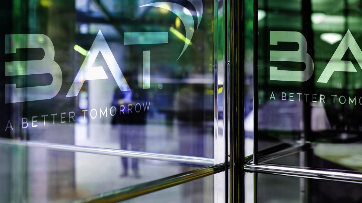 5--generic-revolving-glass-door-etching-v2_63553800