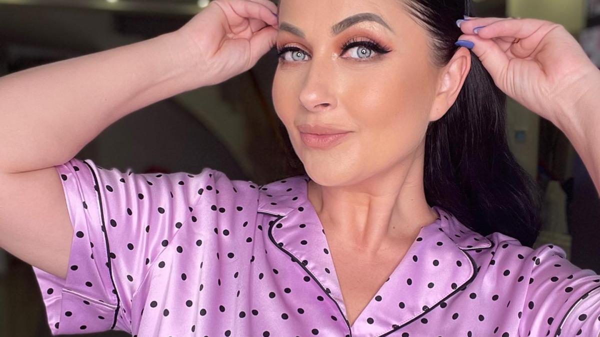 gabriela-cristea--in-dificultate-din-cauza-curateniei-care-trebuie-facuta-in-casa-ne-descurcam-singuri-cum-putem_84954100