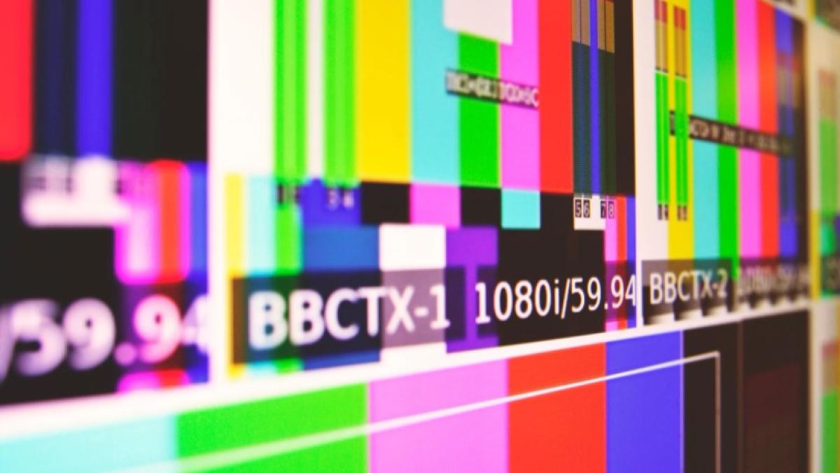 o prezentatoare de la una dintre cele mai importante televiziuni din rusia a demisionat ar fi fugit din tara video