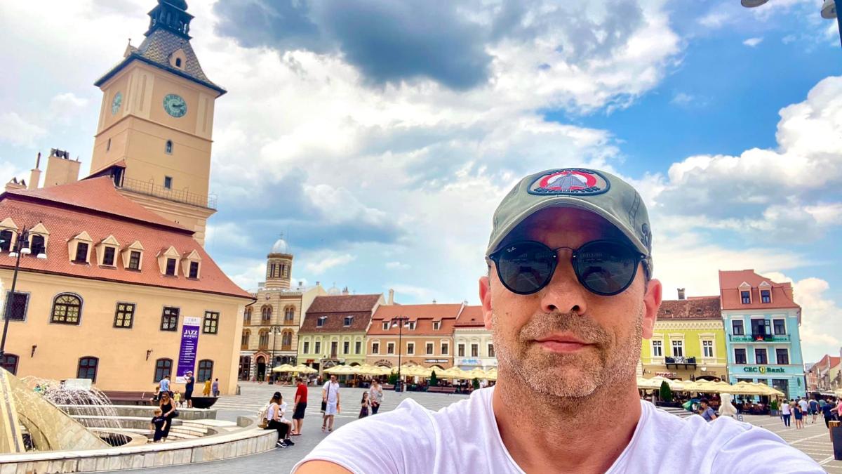 imi-place-brandul-asta-de-zgarcit--dan-negru--adevarul-despre-glumele-pe-seama-lui-copiii-mei-vor-citi-in-alta-cheie-articolele-despre-zgarcenia-lui-tati_94373400