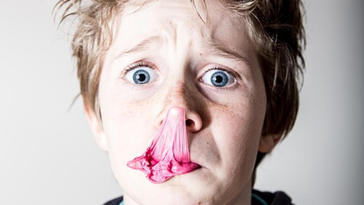 guma-de-mestecat-ce-se-intampla-daca-o-inghiti_95012100