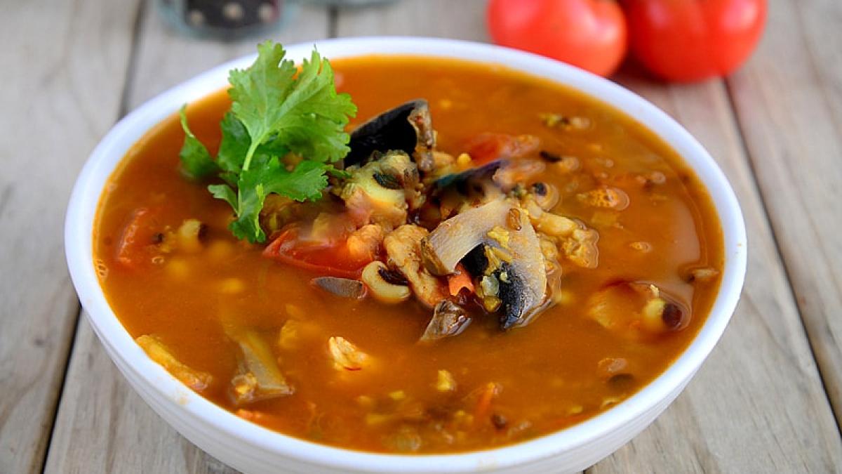 ciorba-de-ciuperci-cu-legume-si-rosii-reteta-de-post-savori-urbane_59289100