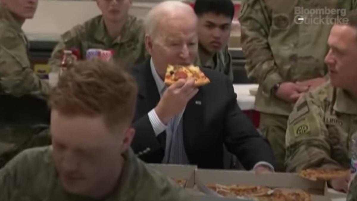 joe-biden-pizza-militari_96733700