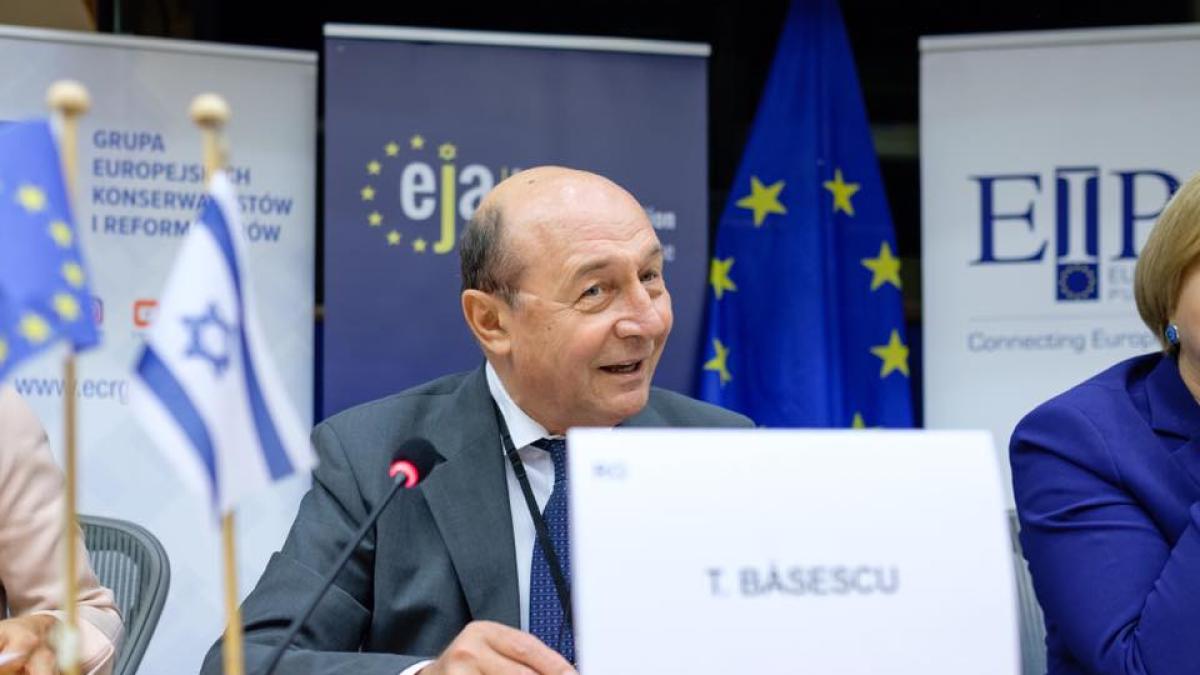 basescu-trebuie-sa-paraseasca-vila-ra-apps--chirieac-pleaca-din-casa-din-gogol-numai-daca-vrea-el_58552200