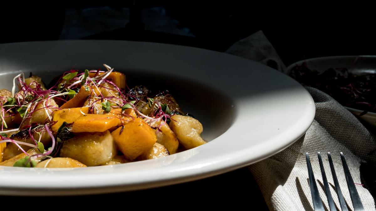 mancare-de-cartofi-cu-ciuperci--reteta-savuroasa-de-post_69936600