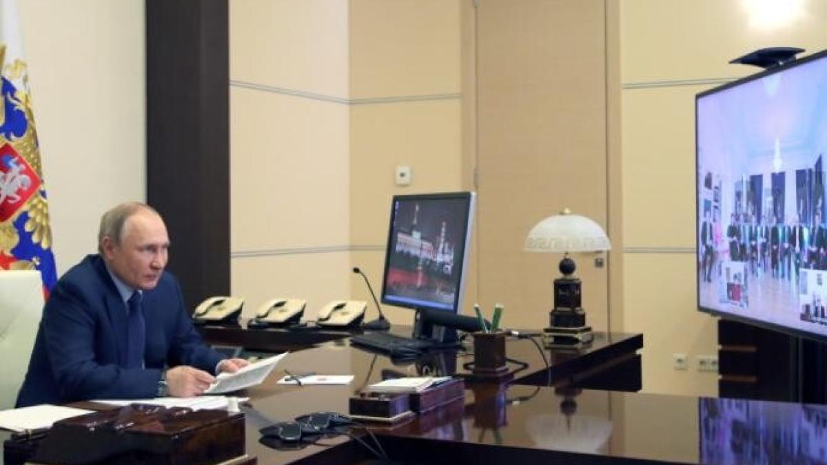 vladimir-putin-este-mintit-de-consilieri_73289000