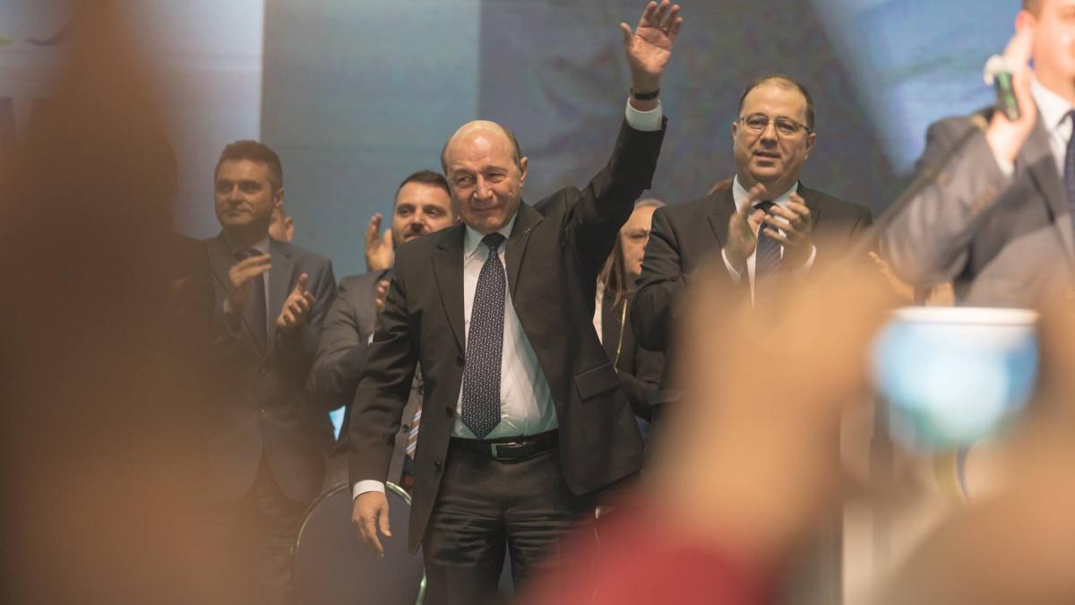 traian-basescu-tara-externat_25260400