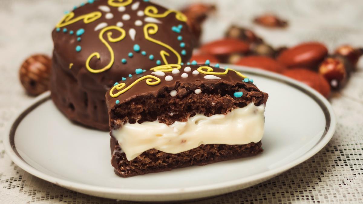 prajitura-pufoasa-de-post--deliciu-cu-crema-de-cocos-si-blat-pufos-de-cacao-reteta_57907600