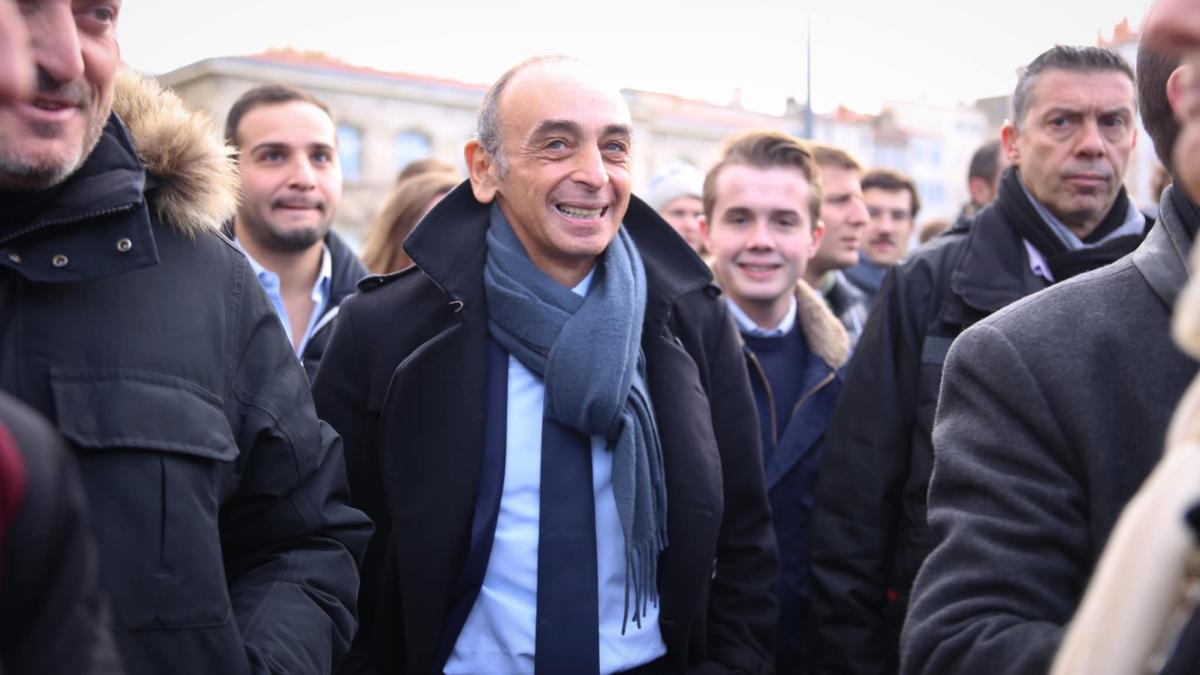 zemmour-dat-afara-de-pe-un-stadion-al-familiei-zidane_19492300